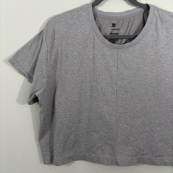 All in Motion Gray Crop Top Athletic Athleisure Running Work Out Sz XL Boxy Fit - Picture 5 of 7